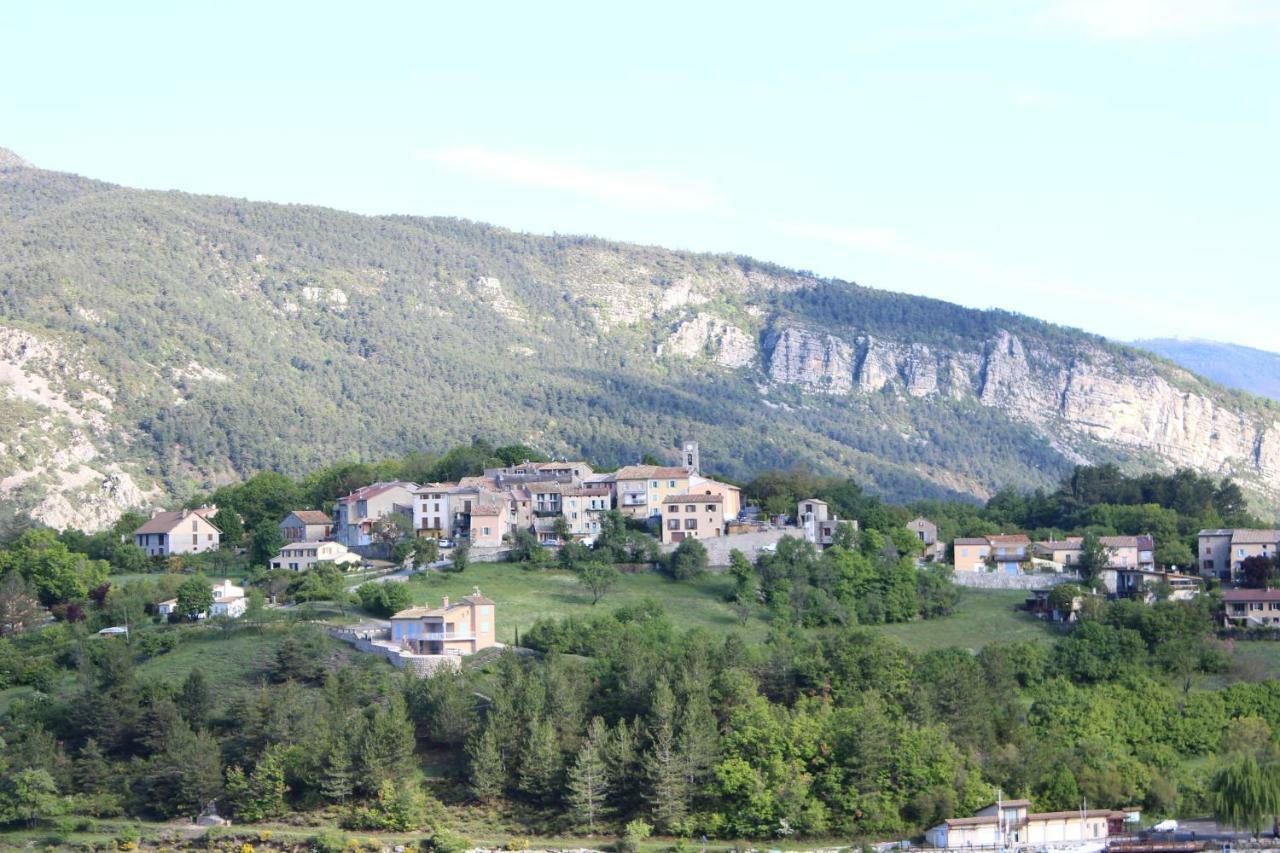 Location Vacances 5 Place Des Moulieres Saint-Julien-du-Verdon Bagian luar foto