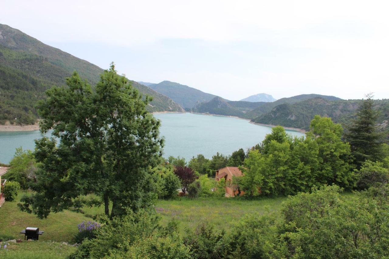 Location Vacances 5 Place Des Moulieres Saint-Julien-du-Verdon Bagian luar foto